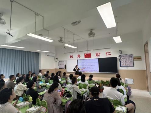 【湖畔·学生活动】迈好成长第一步，快乐启航新旅程——南京市金陵小学（仙林湖校区）2025级一年级新生入学培训_html_m41c3cc8a.jpg