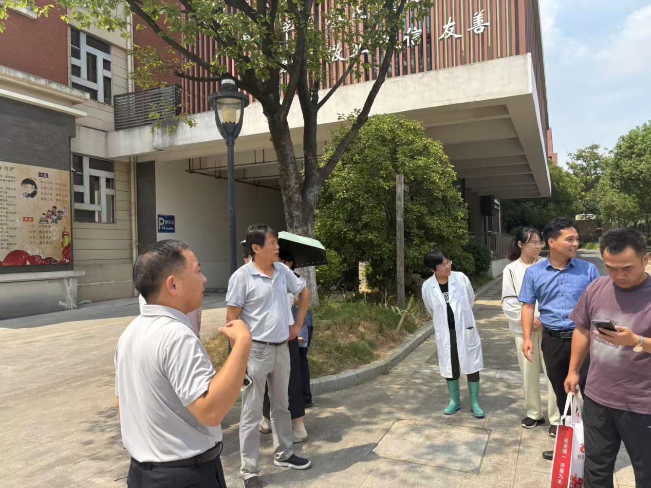 【湖畔·共佑安全】多部门联合护航 筑牢校园安全防线 ——金陵小学（仙林湖校区）迎接区校园安全联合检查_html_m3e2e1284.jpg