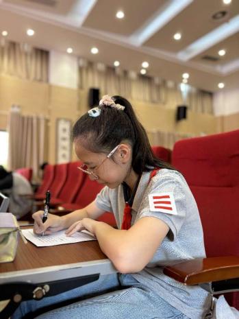 【湖畔·红领巾】筑梦红领巾，少年勇担当——金陵小学（仙林湖校区）2024-2025学年大队委换届选举_html_5cb869be.jpg
