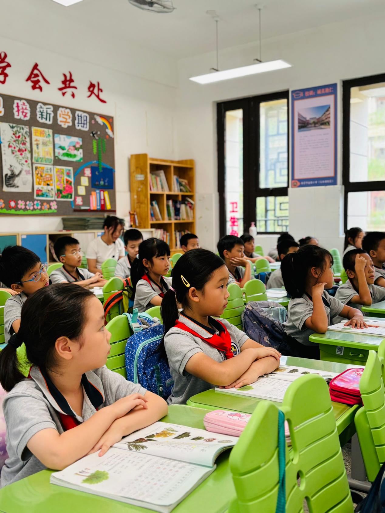 【湖畔·童化课堂】课堂展风采  教研促成长——记金陵小学（仙林湖校区）二年级语文组教研活动_html_m1a36424e.jpg