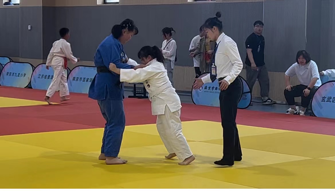 【博学广志】 精力善用，自他共荣——柔道少年展风采_html_55a394a1.jpg