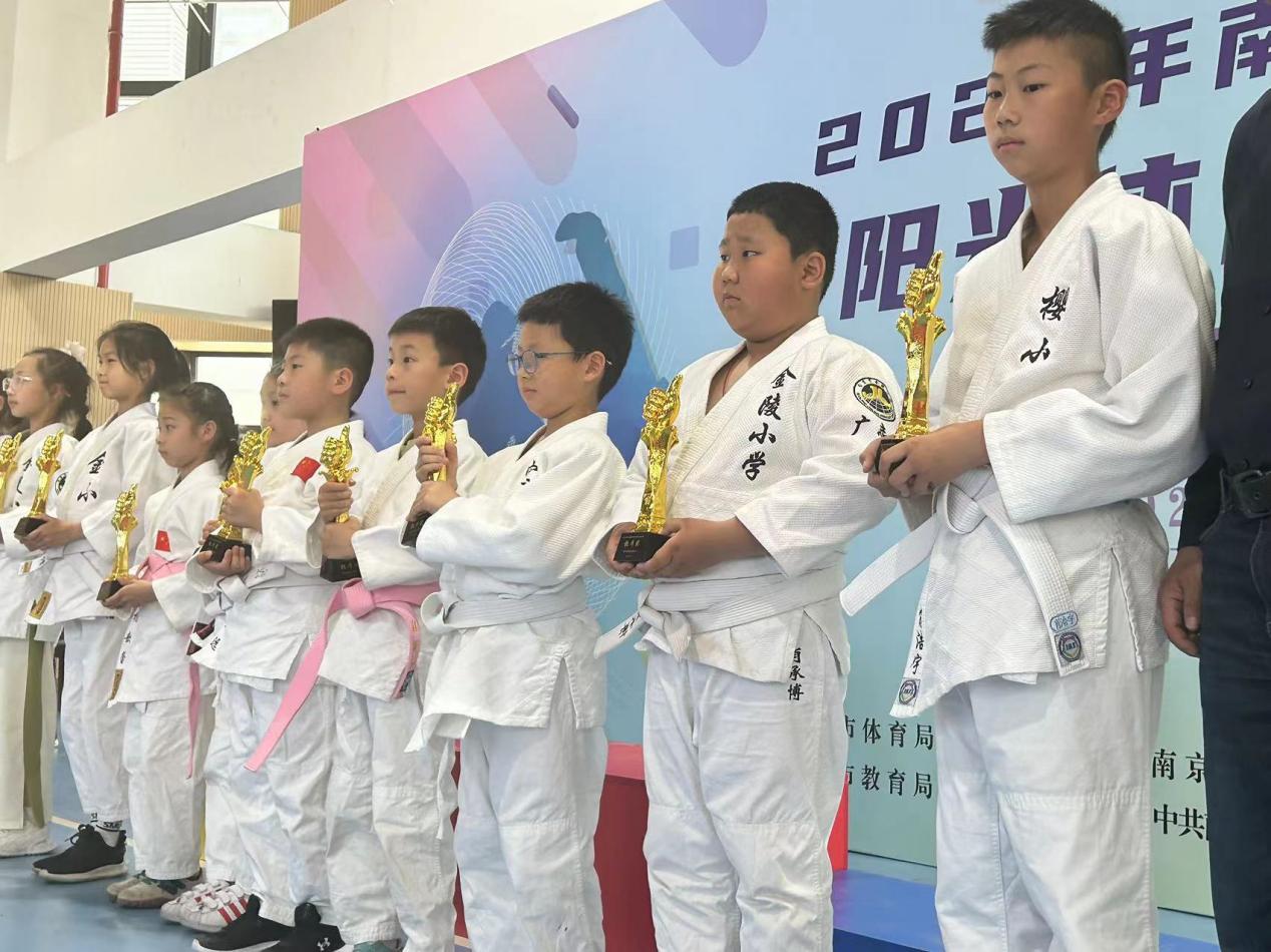 【博学广志】 精力善用，自他共荣——柔道少年展风采_html_m767aab1d.jpg