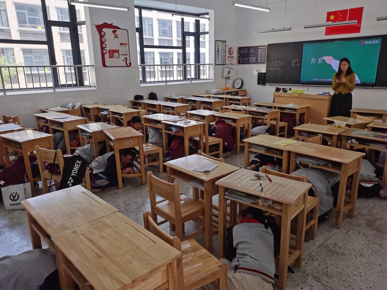 【博学广志】应急有方 遇险不慌——金陵小学广志路校区开展512防灾减灾应急疏散演练活动_html_m15456faf.jpg