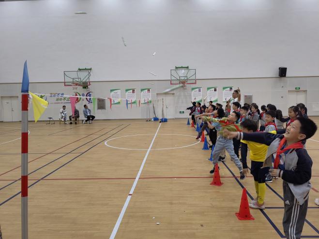【博学广志】展风采 促成长——金陵小学广志路校区体育组新教师课堂展示课_html_4ba8910a.jpg