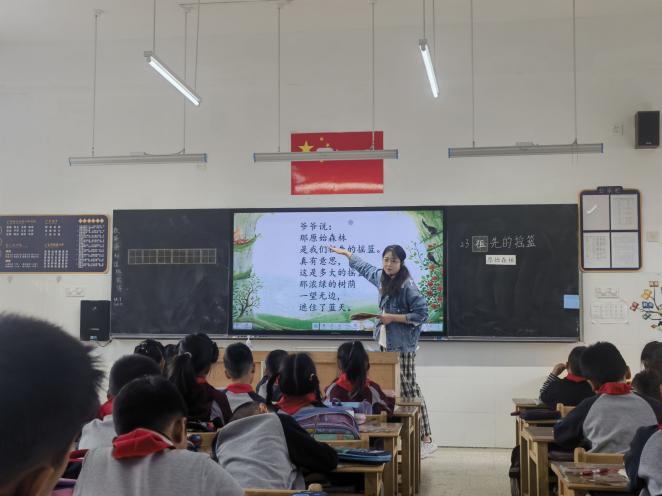 【博学广志】潜心钻研勤思考  课堂磨砺促成长——金陵小学广志路校区新教师亮相课侧记（三）_html_776ee24d.jpg