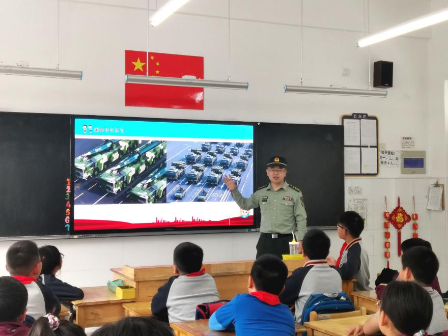 【博学广志】家长职业进课堂，劳动教育“童”成长_html_7aa6ab16.jpg