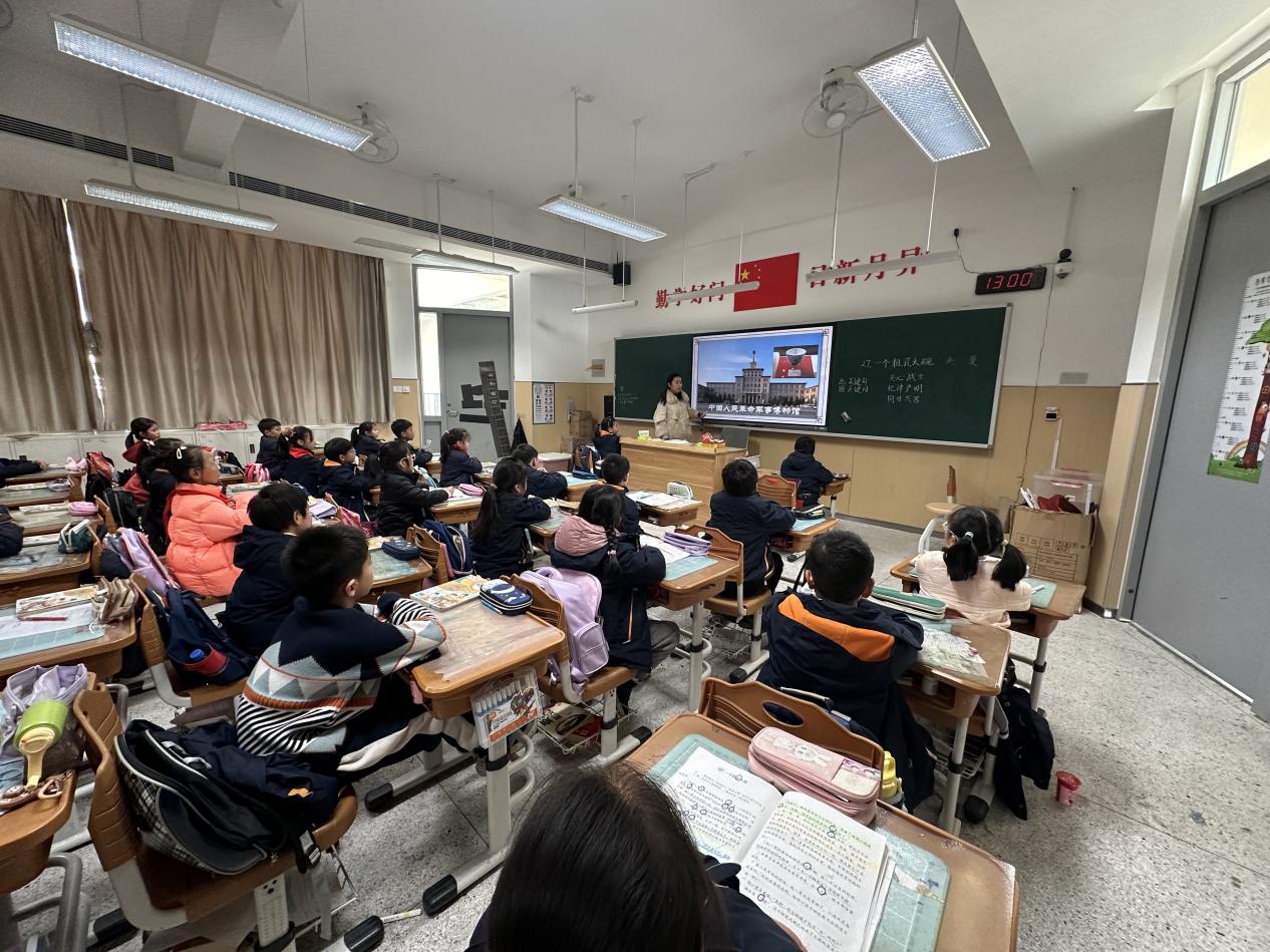 【湖畔·童化课堂】“教”学路漫漫 “研”途皆风景——记金陵小学（仙林湖校区）三年级语文组教研活动_html_35c4f01c.jpg