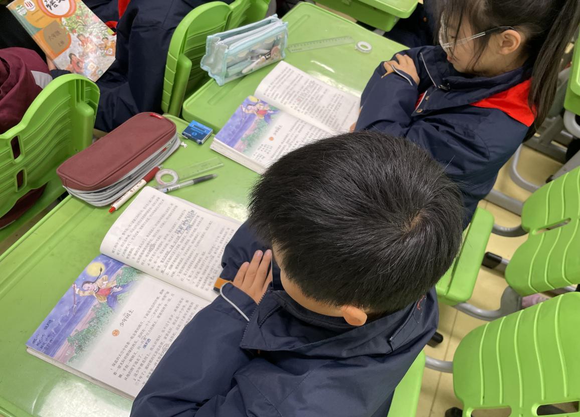 【湖畔·童化课堂】绽放温情之花，演绎温暖篇章——记金陵小学（仙林湖校区）六年级语文组教研活动_html_m9fd4bc1.jpg