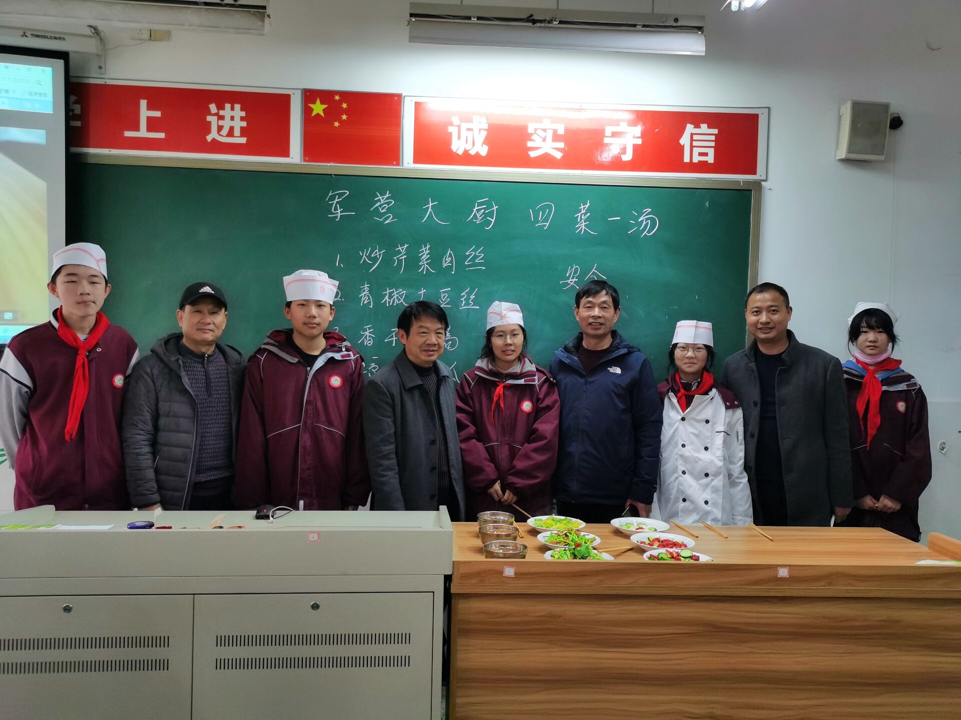 江苏省沭阳高级中学领导来我校参观交流_html_mfe62f96.jpg