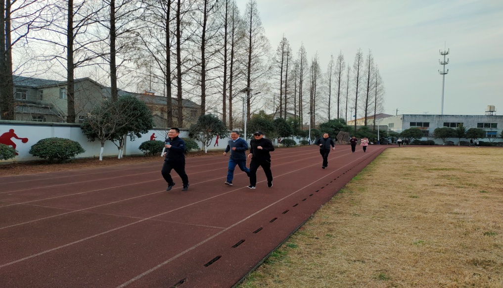 南京市营防中学教职工迎新趣味活动_html_m106ca366.jpg