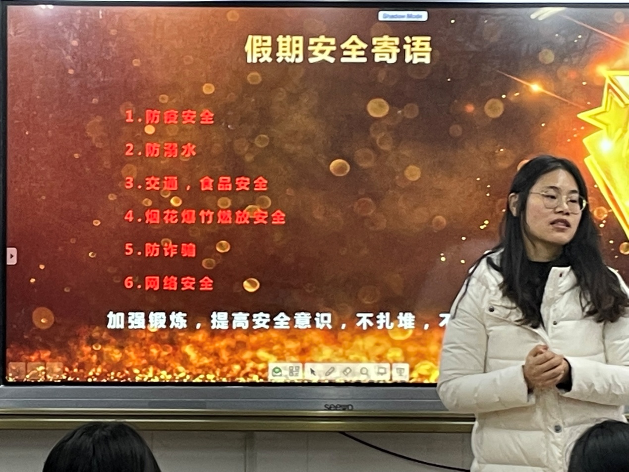 尊荣少年受表彰   安全寒假第一课_html_6ed392e9.jpg