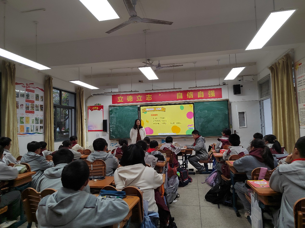 青年教师展风采新闻_html_127ede2f.jpg