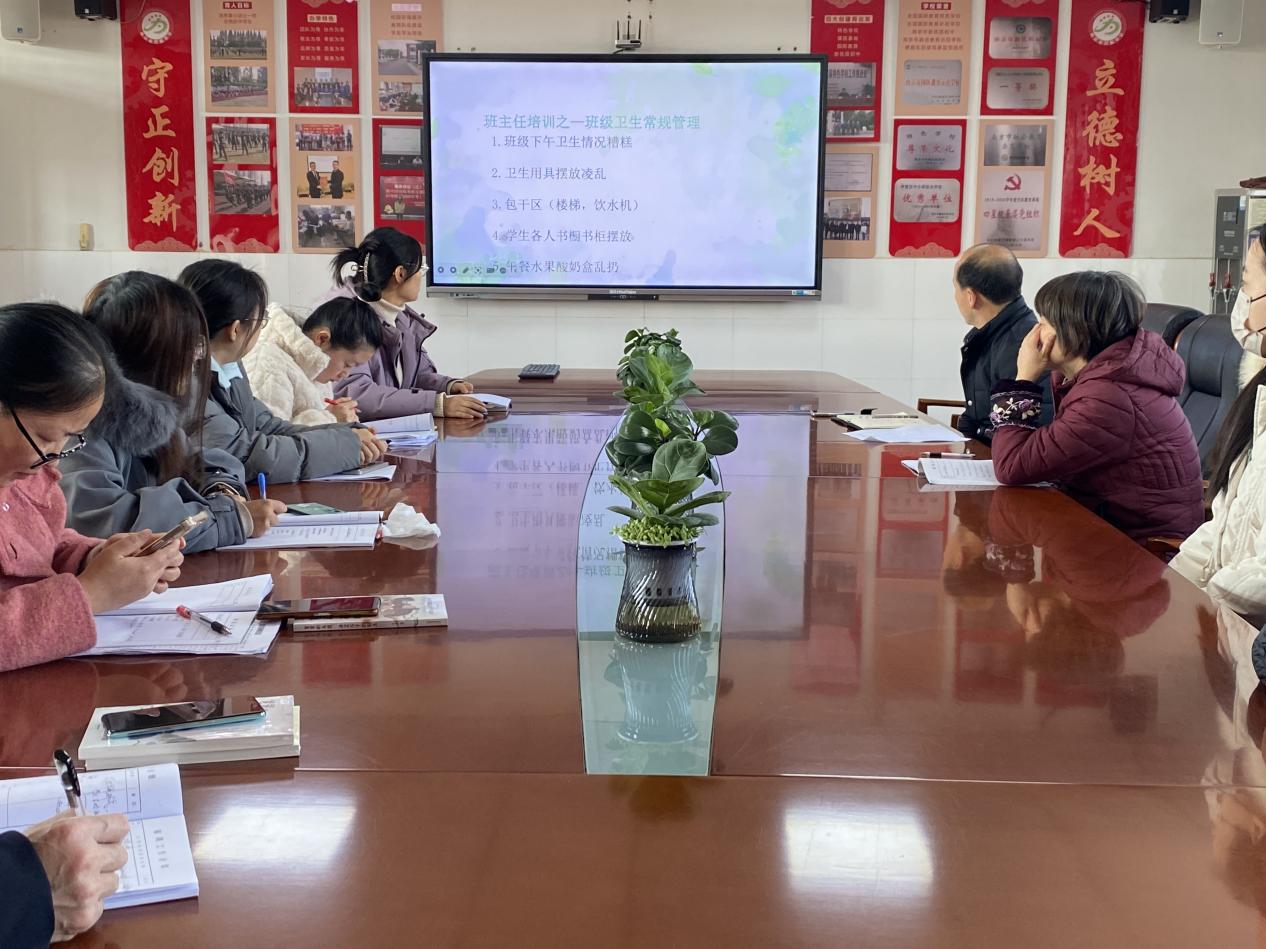 12.27班主任会新闻_html_m19bb5572.jpg