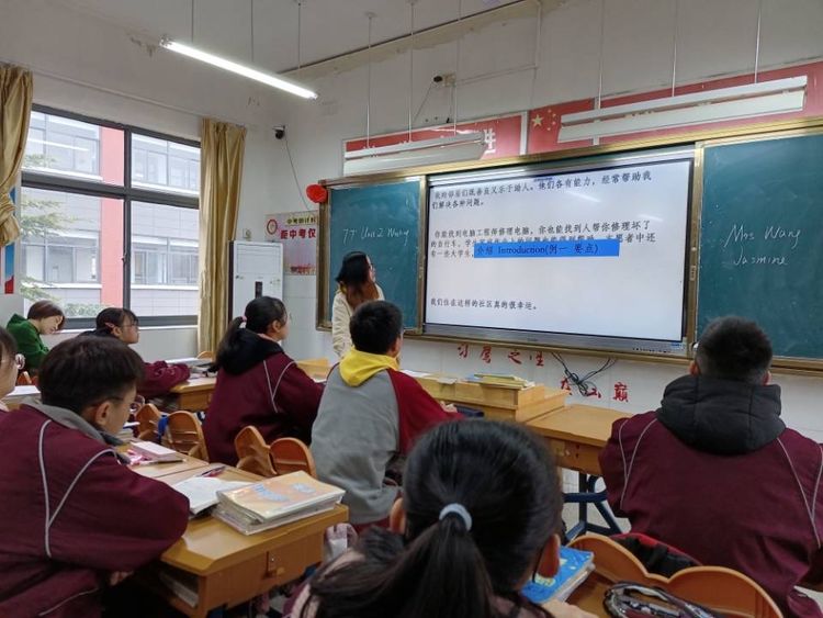 （尊荣营中）立足教学 党员亮课_html_m1186a9c5.jpg