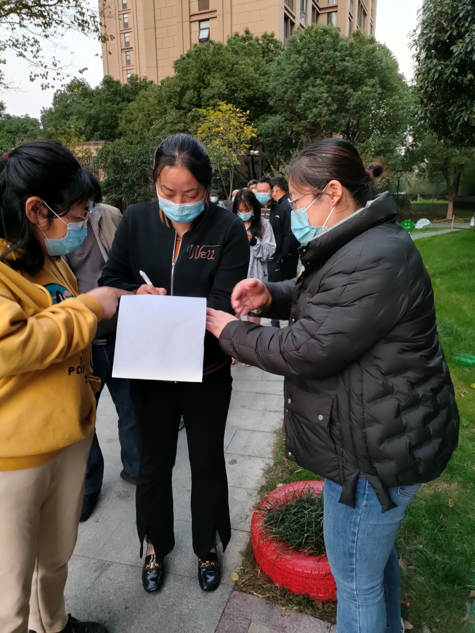 【尊荣营中】师德先锋事迹系列报道——侯万燕老师_html_7d2bef20.jpg