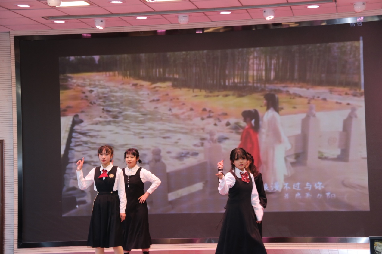 2021元旦汇演新闻稿_html_28e65a6f.jpg