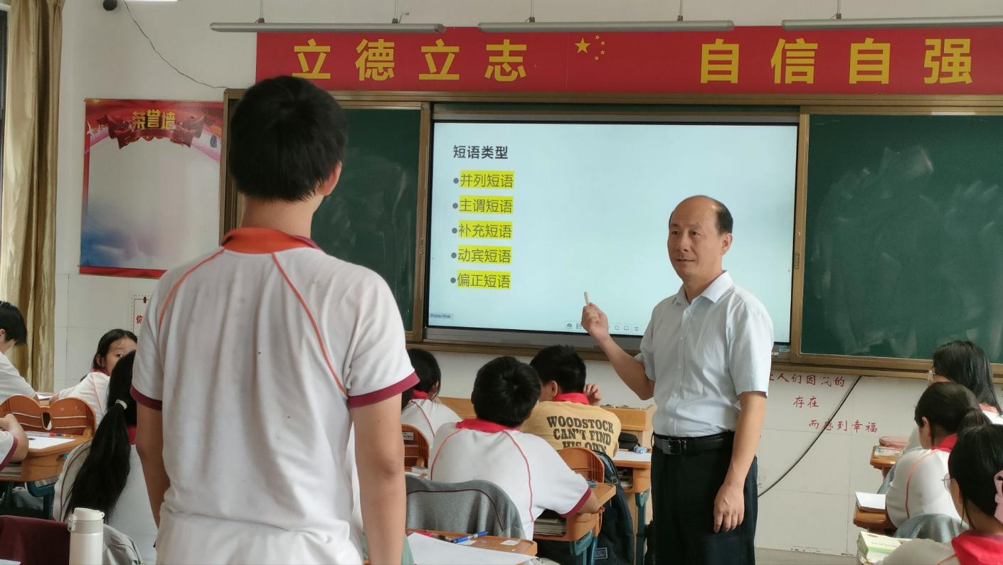 党员示范课新闻报道_html_fd2433e.jpg
