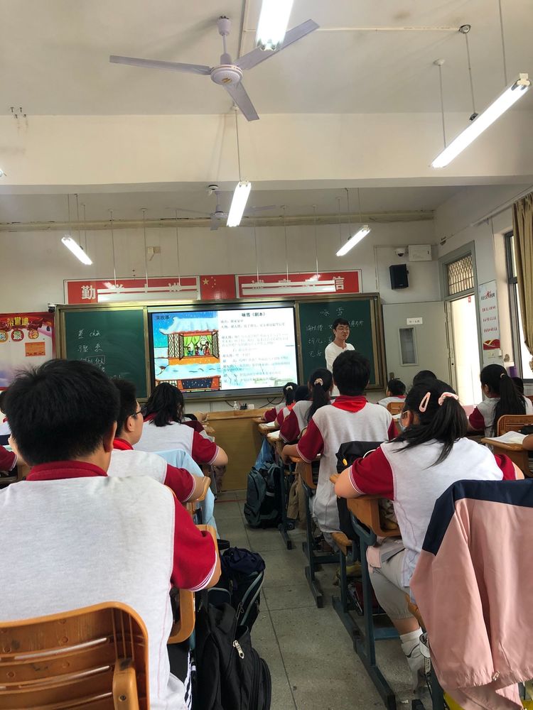 【尊荣营中】骨干展风采，引领促成长——记营防中学南大金初交流教师展示课活动