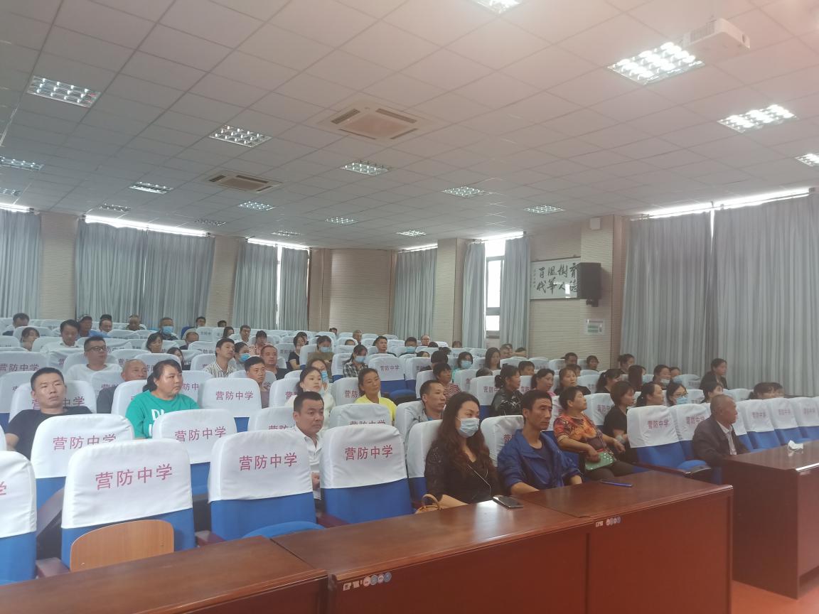 【尊荣营中】“乘风破浪 一起成长”南京市营防中学举办八年级家长会