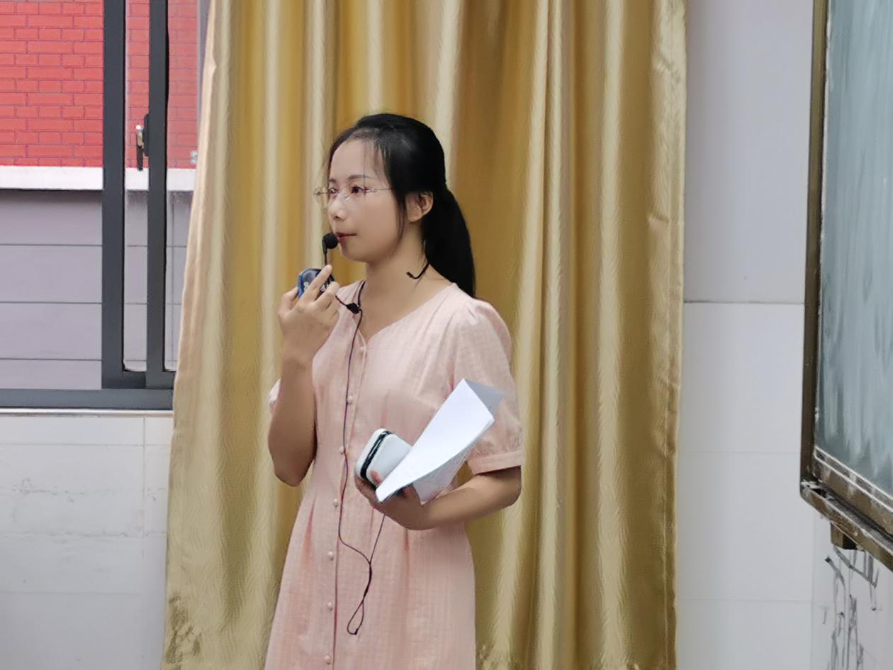乘风破浪 一起成长——八年级家长会新闻报道_html_cc69bbf.jpg