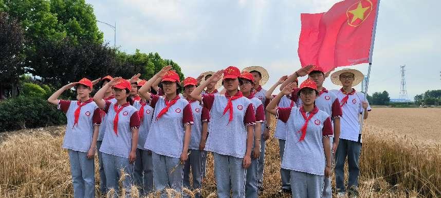 营中小青团志愿者“小农夫”主题团日活动新闻稿_html_583289ae.jpg