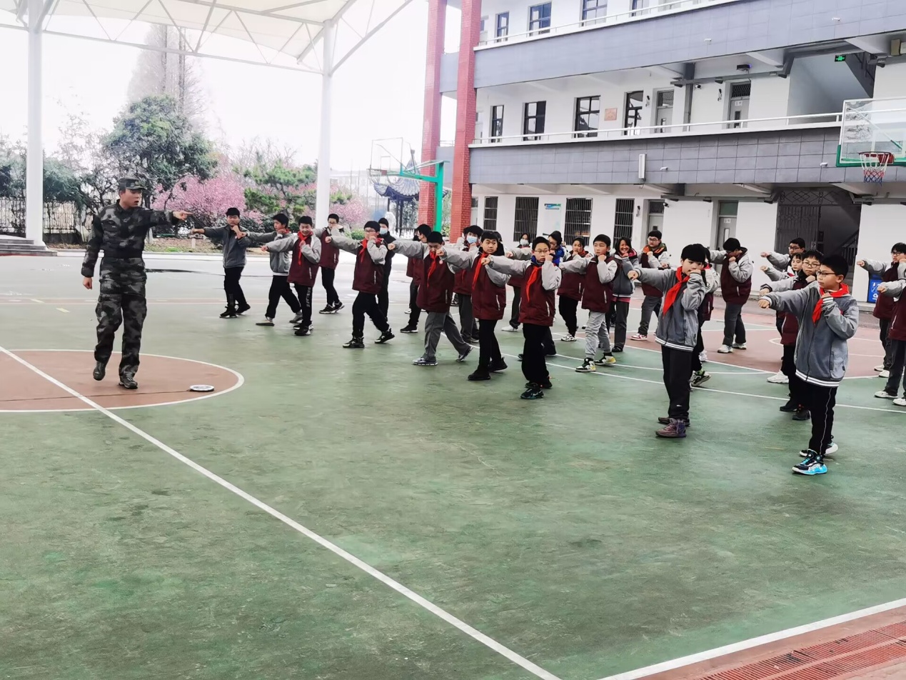 学习国防知识 争做时代新人_html_7f3b3264.jpg