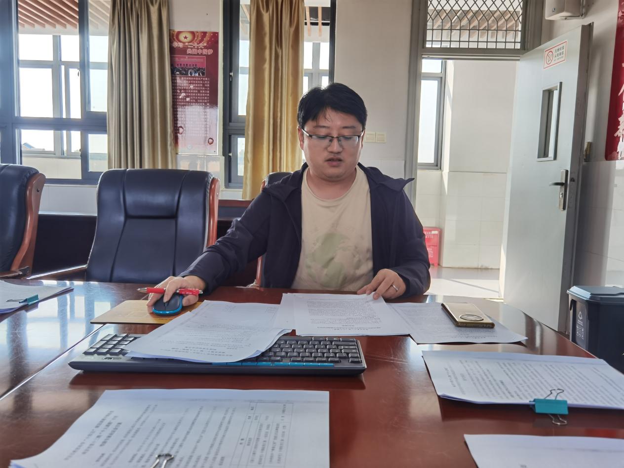 校级课题论证会新闻报道_html_m40b1b975.jpg