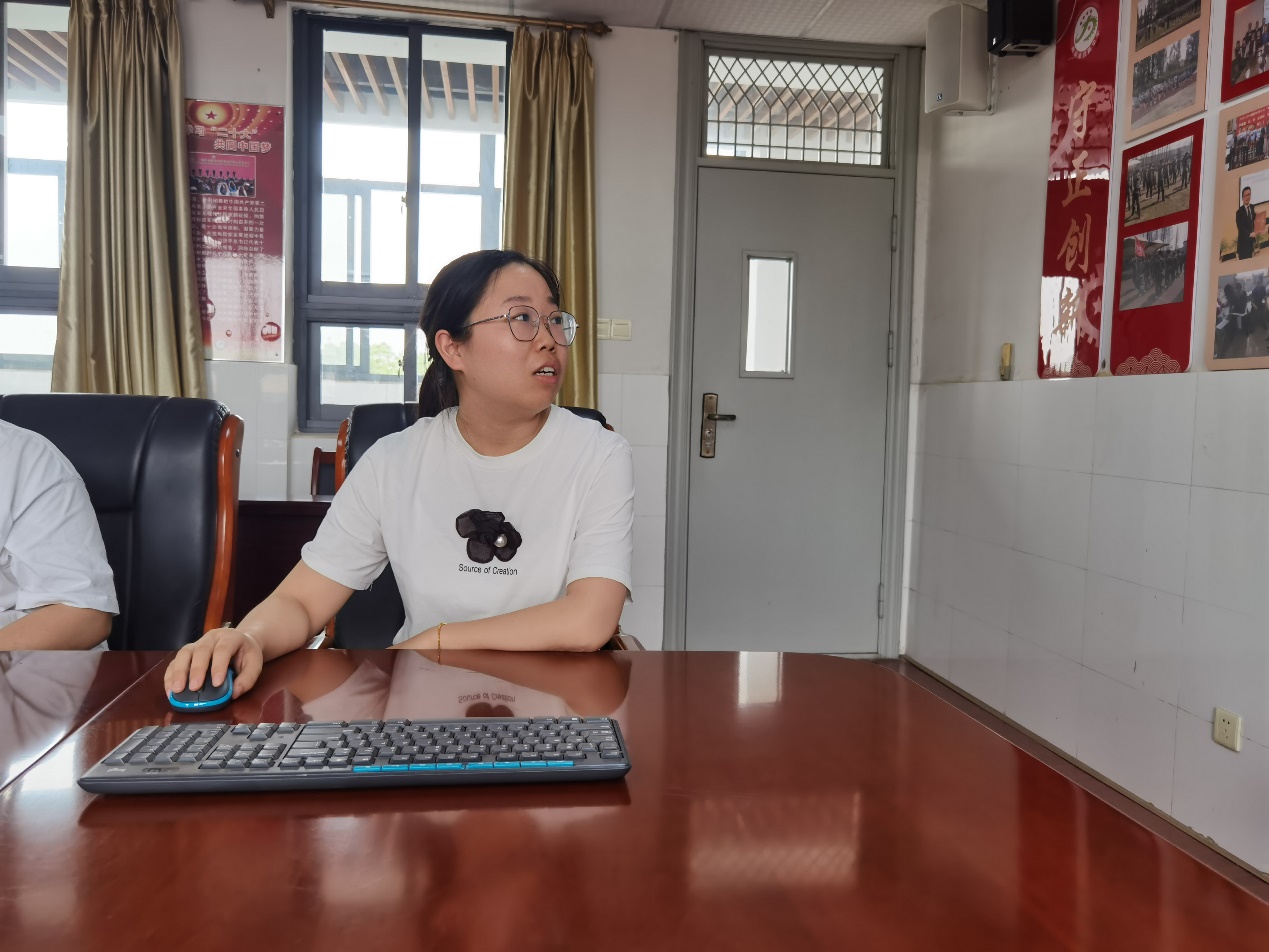 青年教师汇报会议新闻报道_html_m1a6839dd.jpg
