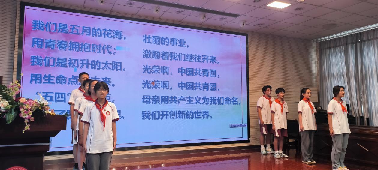 【营中小青团】入团仪式新闻稿_html_77f105e6.jpg