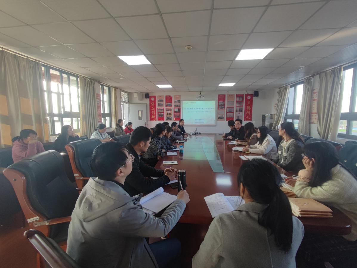 【尊荣营中】学习模范教师 传承榜样力量 不负教育使命  ——2021-2022学年第一学期青年教师研修活动（二）