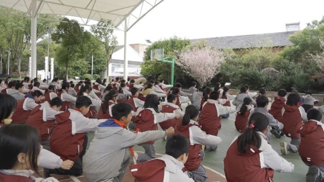 南京市营防中学开展国防教育课程展示_html_m7708fa46.jpg