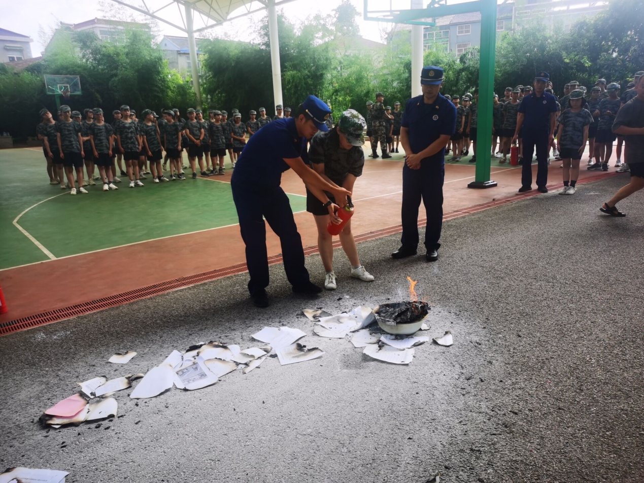 消防知识进军营  国防人防重实践_html_m335921e6.jpg
