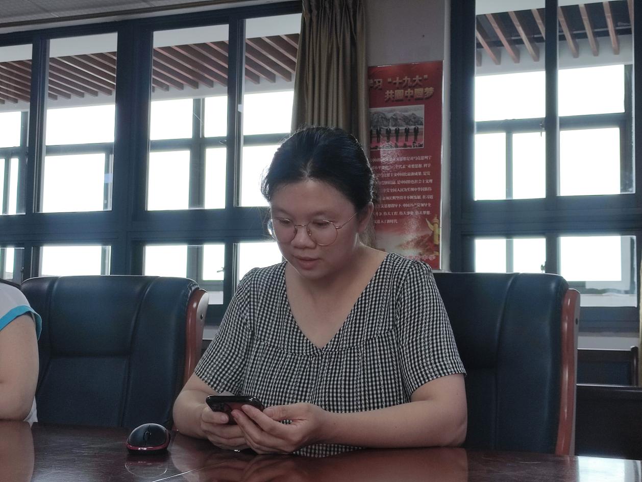 【尊荣营中】让青春在奋斗中绽放光彩(1)_html_2f9baf0d.jpg