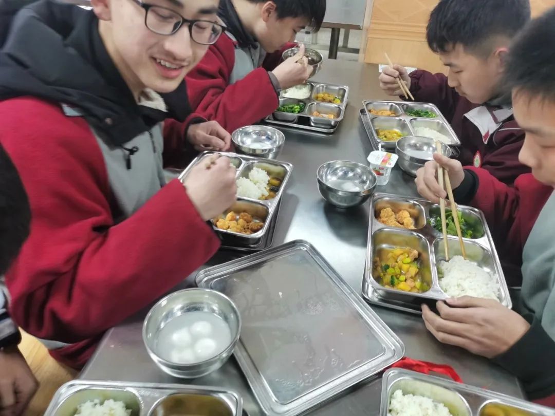 灯笼吐艳映新春  细品元宵度佳节_html_3f45ffce.jpg
