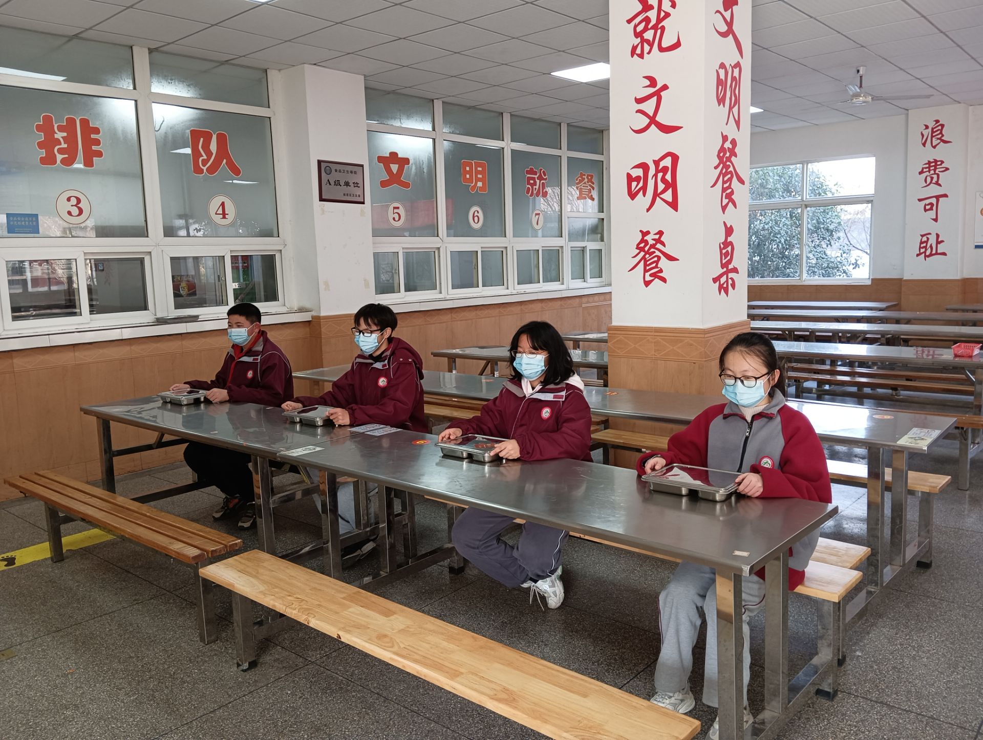 营防中学开展疫情防控应急演练活动_html_m6cf53de8.jpg