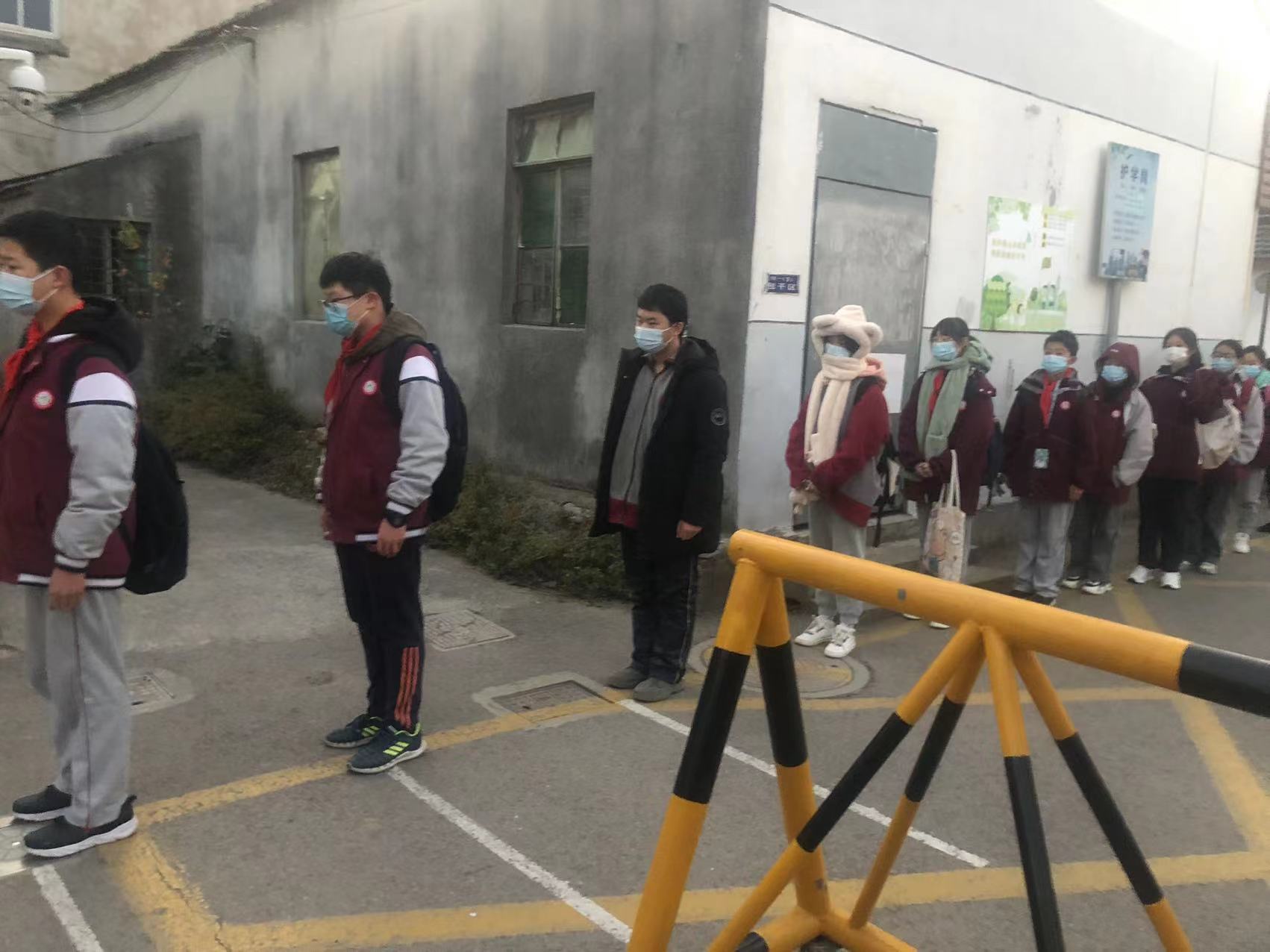 【尊荣营中】营防中学开展疫情防控应急演练活动
