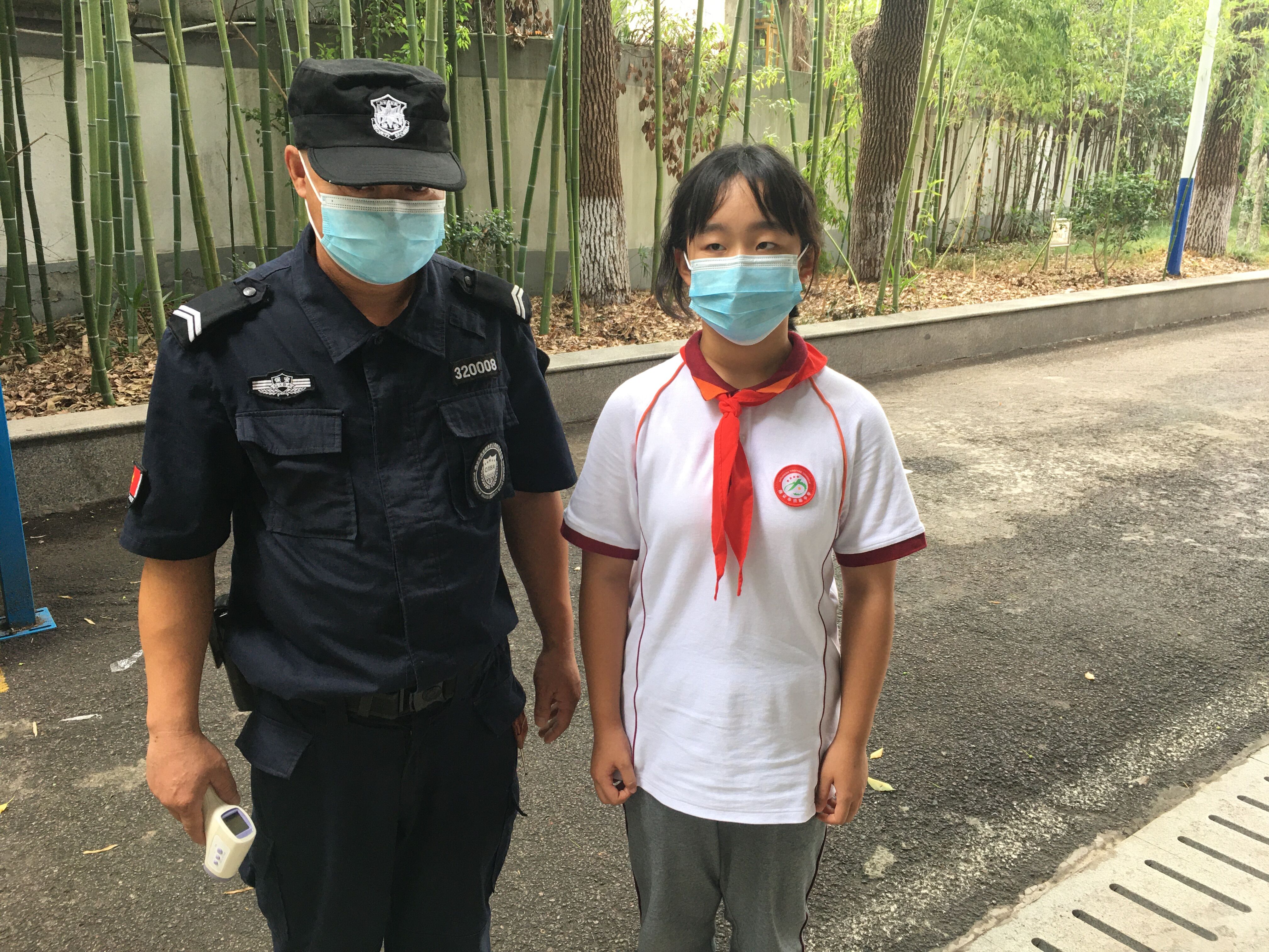 营防中学开展疫情防控应急演练活动(2)_html_m47f02954.jpg