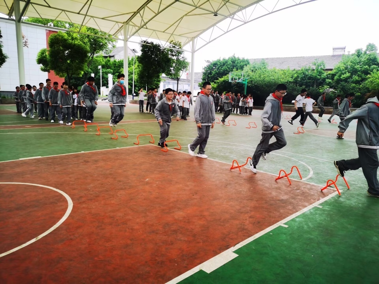 大课间跑操比赛新闻稿_html_1b900488.jpg