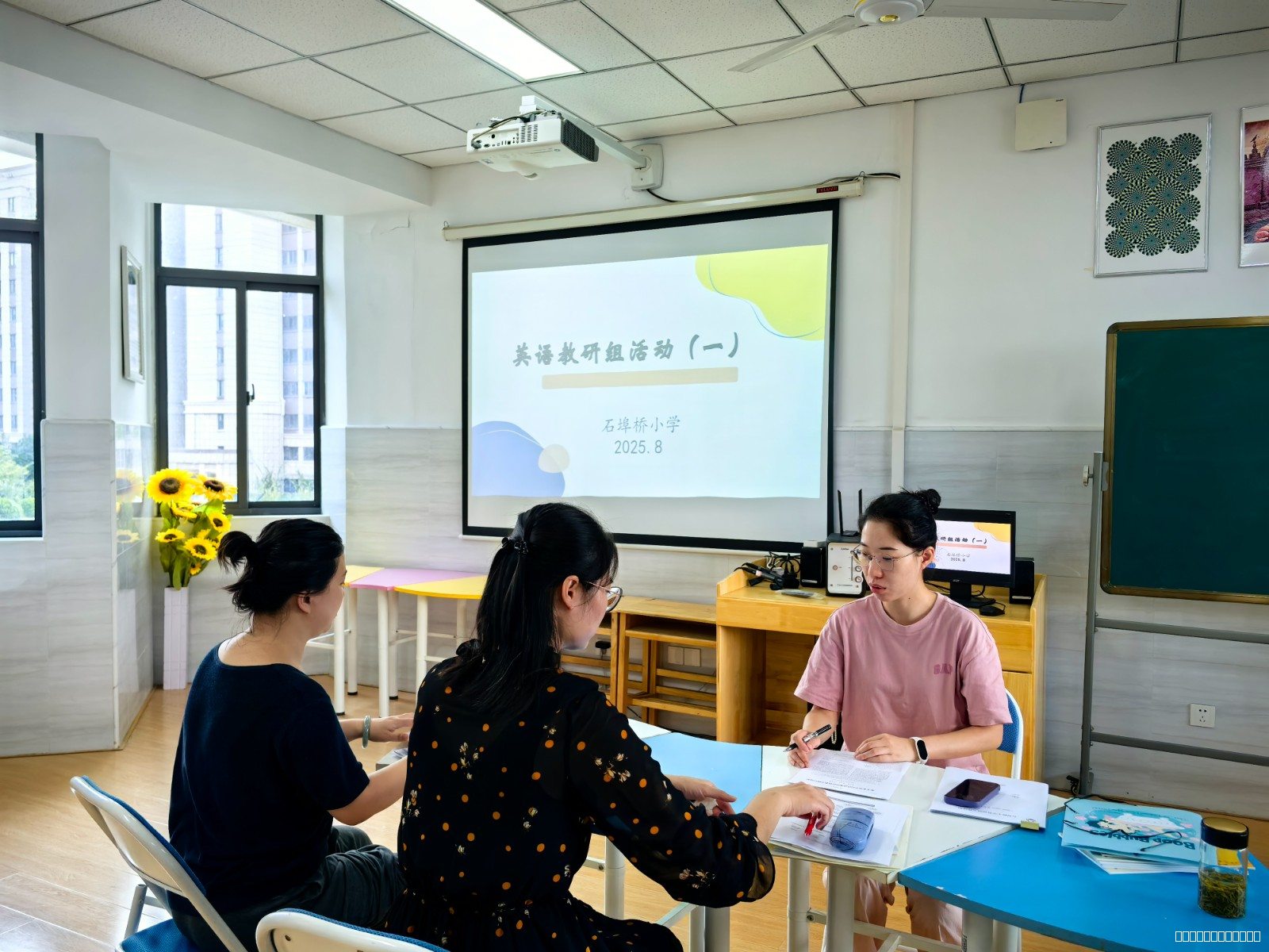 250830石埠桥小学英语组开展教研组活动（一）.jpg