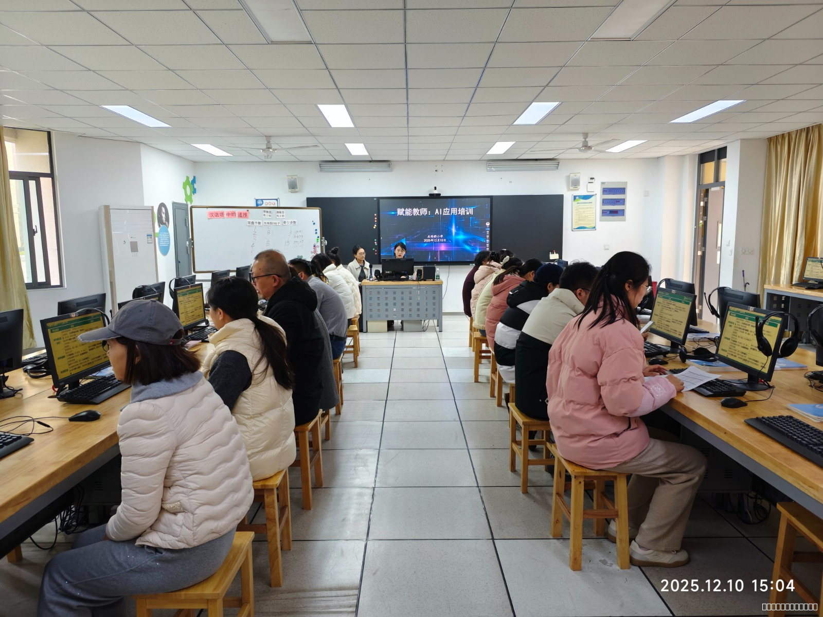 【养善栖小】南师大AIGC青年团赴石埠桥小学开展AI技能培训