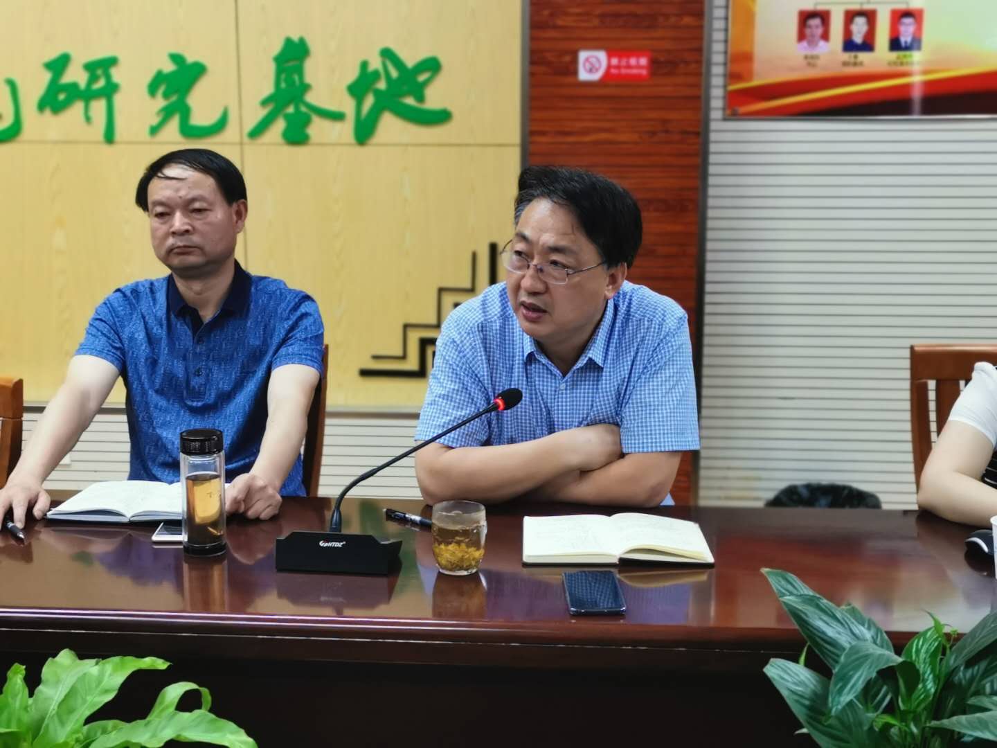 专题会议新闻_html_m1f1d8613.jpg