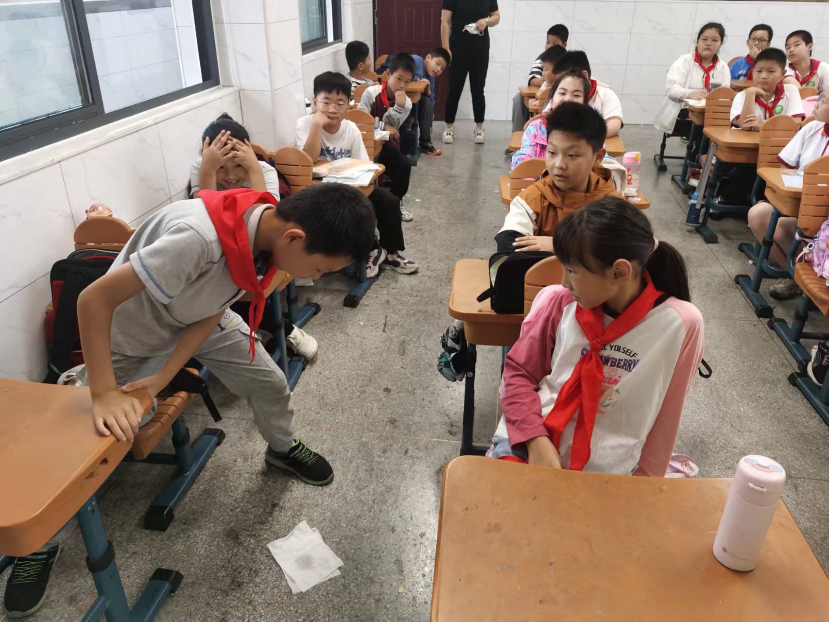 【方圆礼堂 安全第一】燕子矶中心小学开展诺如病毒感染防控应急演练