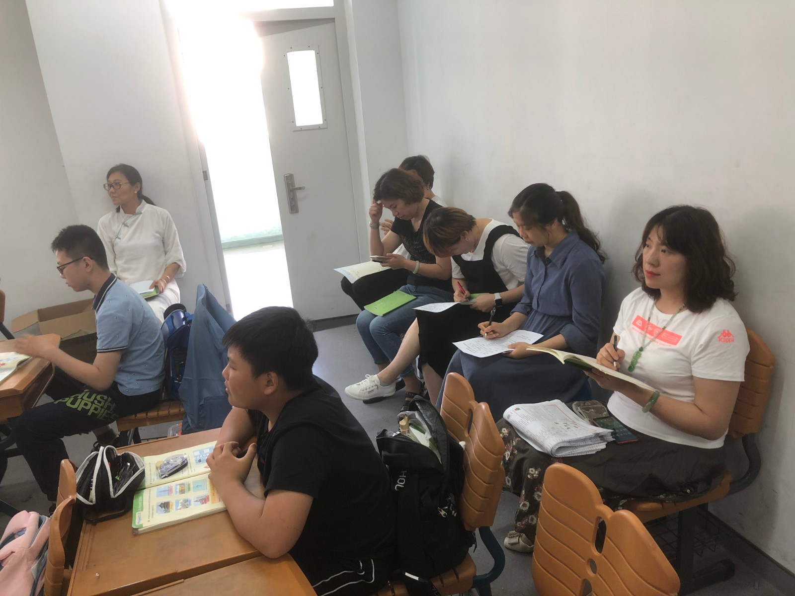 【悦群燕小】生动情景下的复习课，手脑一齐用的互动课—英语组校本研修活动（五）