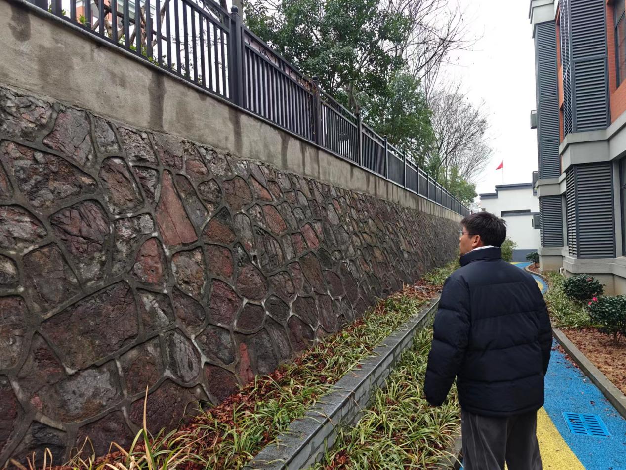 校舍墙体安全隐患排查简报2023年12月29日_html_75ae2860.jpg