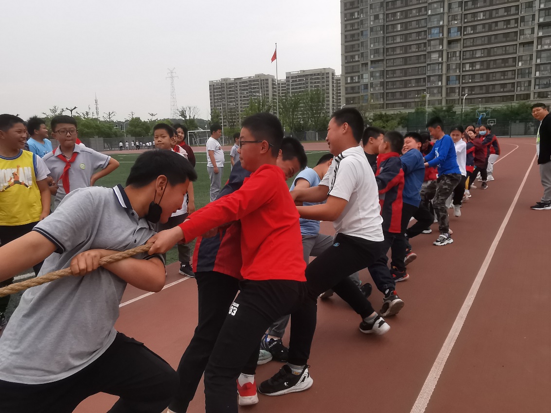 C28-8-2-5  燕小5月拔河比赛_html_m5d76761c.jpg
