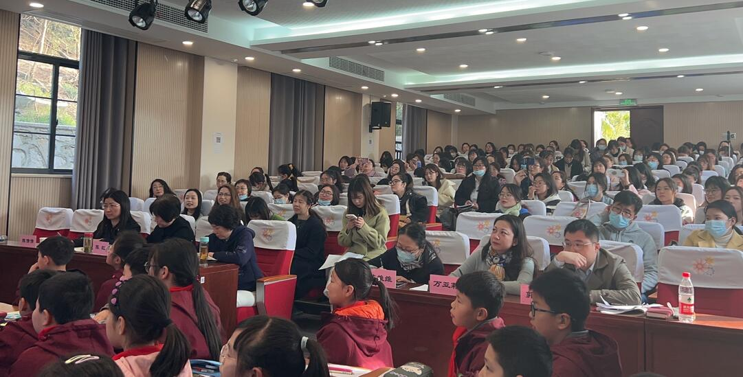 【悦群燕小 友学课堂】以故事教学 促学科育人 ——记鼓楼、玄武、栖霞三区联片英语教研活动