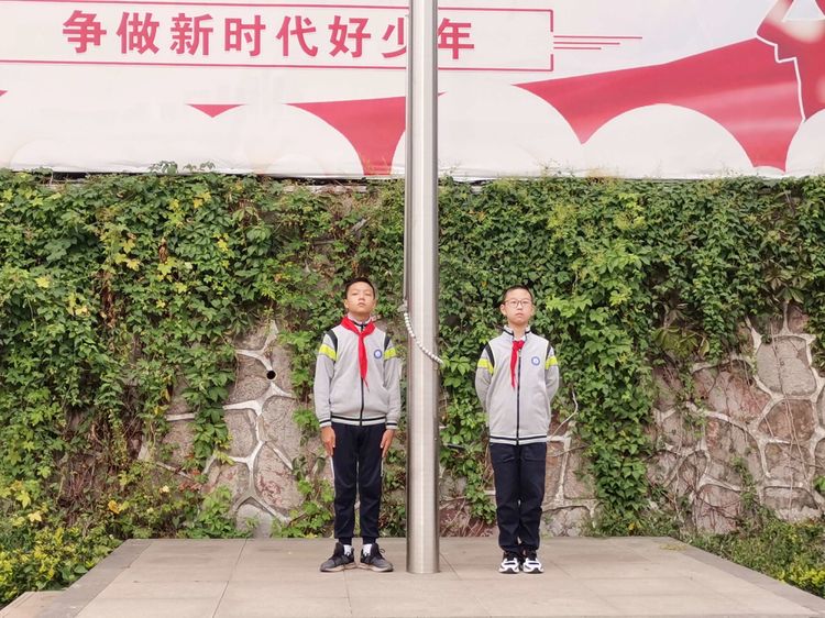 光辉的十月是中国人民盛大的庆典_html_m4c19e723.jpg