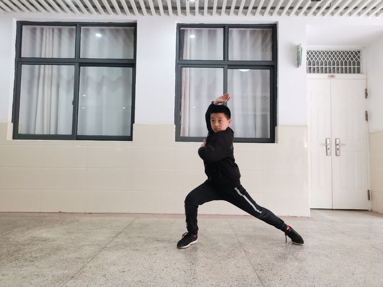 本周二_html_58d1a074.jpg