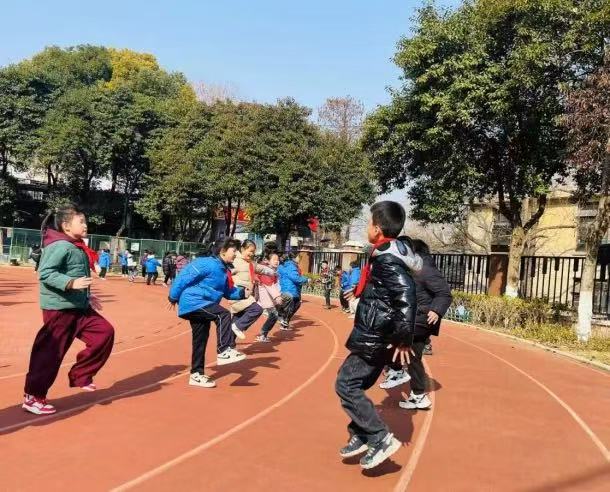 阳光体育 向阳生长——215专项行动  幕小已行动_html_m56ad9777.jpg