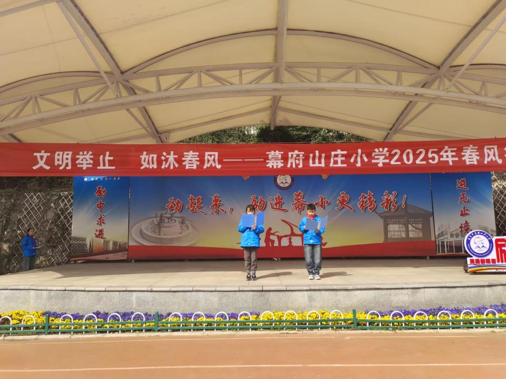 第5周升旗仪式新闻稿_html_2b41a16e.jpg